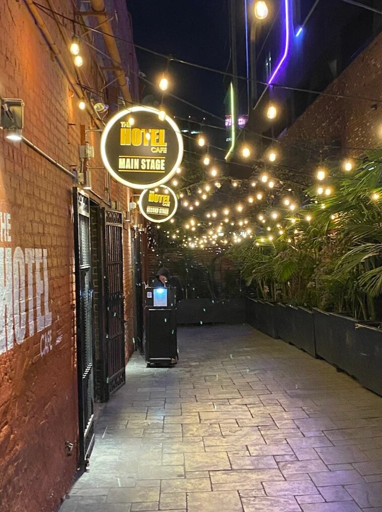 1623 1/2 N Cahuenga Blvd, Los Angeles, CA à louer Photo principale– Image 1 sur 6