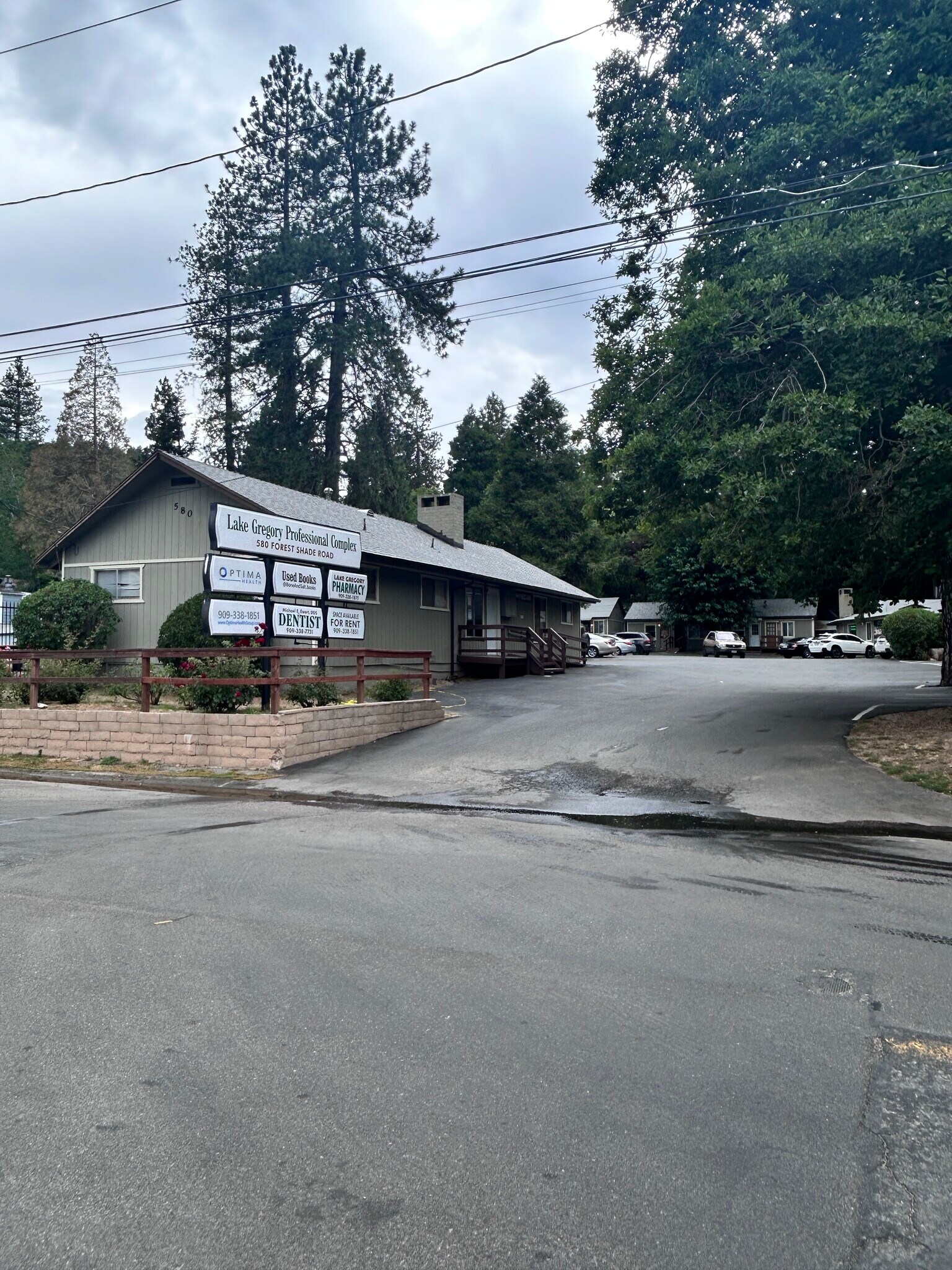 580 Forest Shade Rd, Crestline, CA à louer Photo principale– Image 1 sur 7