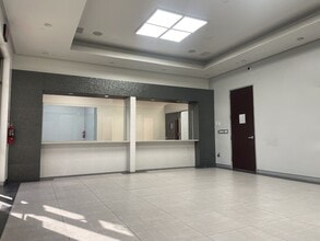 2071 Compton Ave, Corona, CA à louer Photo intérieure– Image 1 sur 9