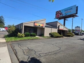 2651-2679 Commercial St SE, Salem, OR à louer Photo de l’immeuble– Image 2 sur 12