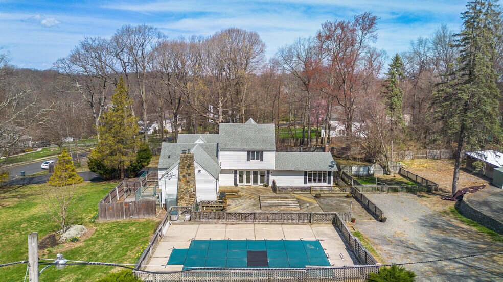 8 Stonehedge Ln, Byram Township, NJ à vendre - Photo de l’immeuble – Image 3 sur 31
