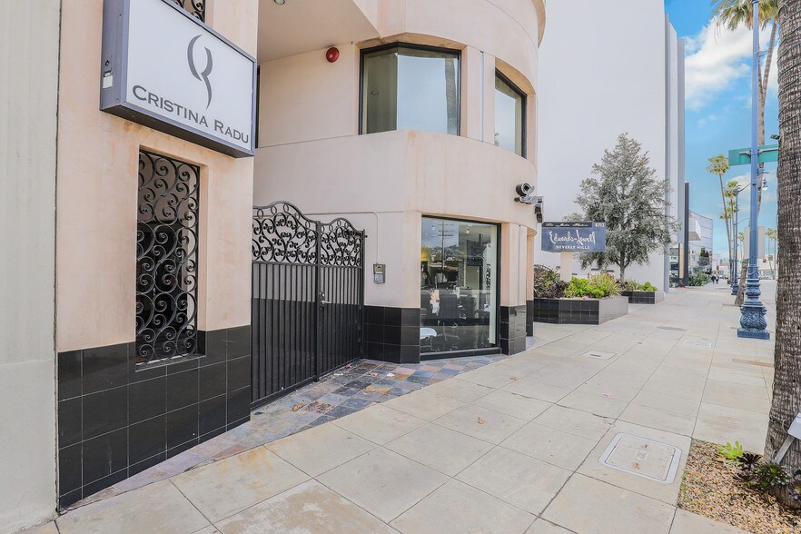 8712 Wilshire Blvd, Beverly Hills, CA à louer - Photo de l’immeuble – Image 3 sur 7