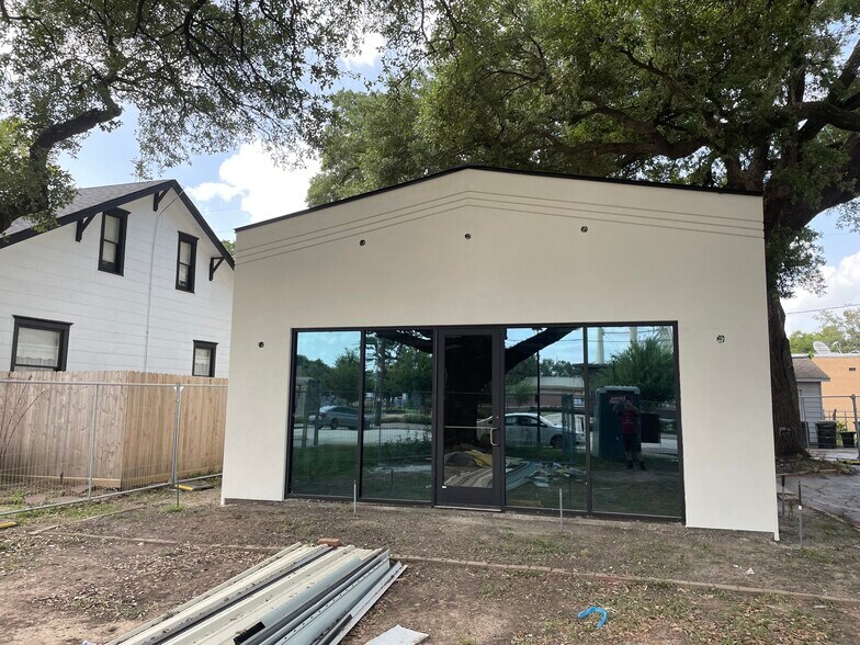 1001 Avenue B, Katy, TX à louer - Photo de l’immeuble – Image 1 sur 9