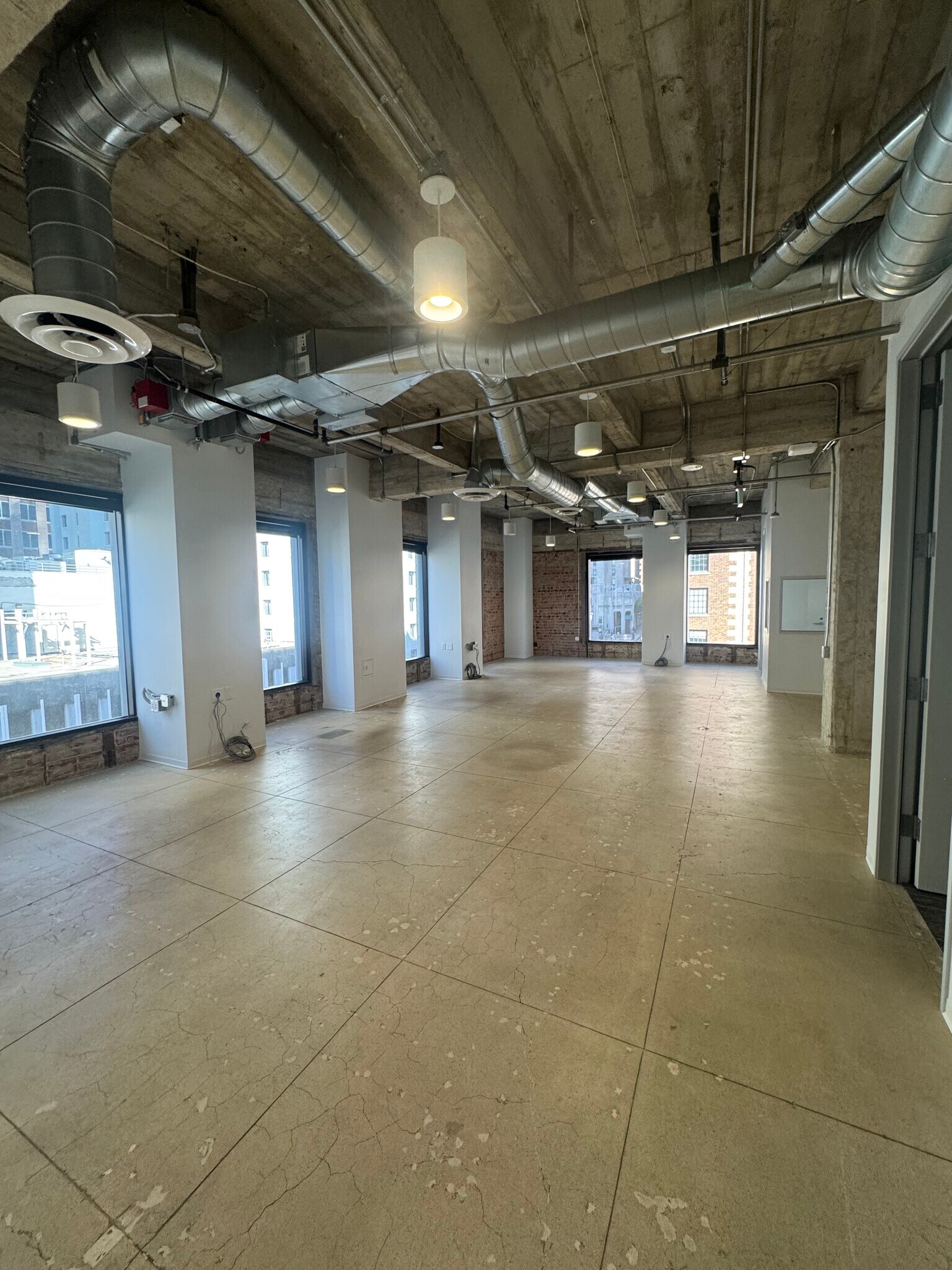 523 W 6th St, Los Angeles, CA à louer Photo intérieure– Image 1 sur 1