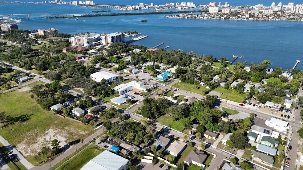 604 Palm Bluff St N, Clearwater, FL à vendre - Photo de l’immeuble – Image 2 sur 10