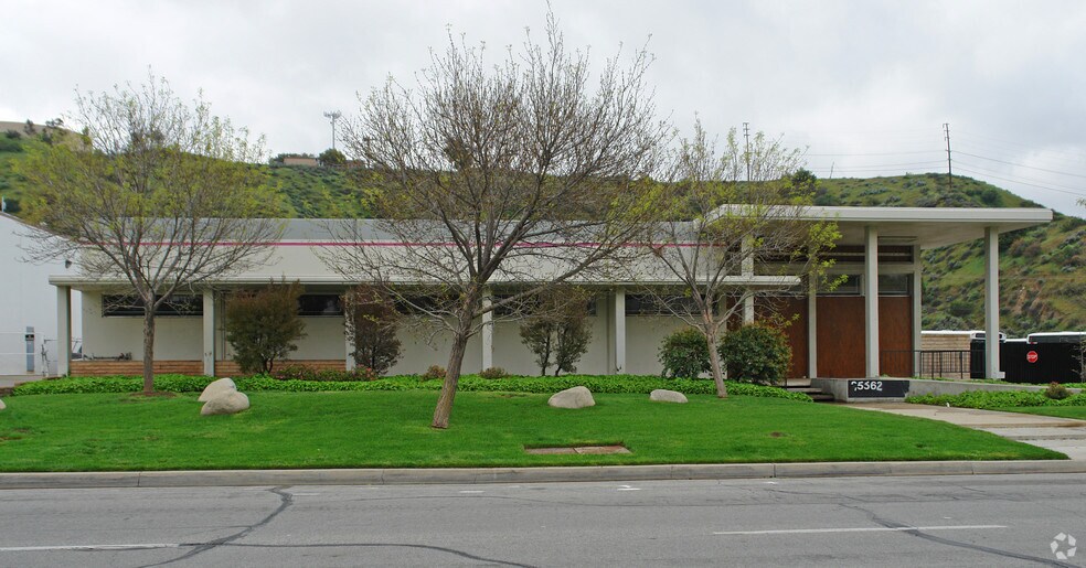 25562 Avenue Stanford, Valencia, CA à louer - Photo de l’immeuble – Image 3 sur 16