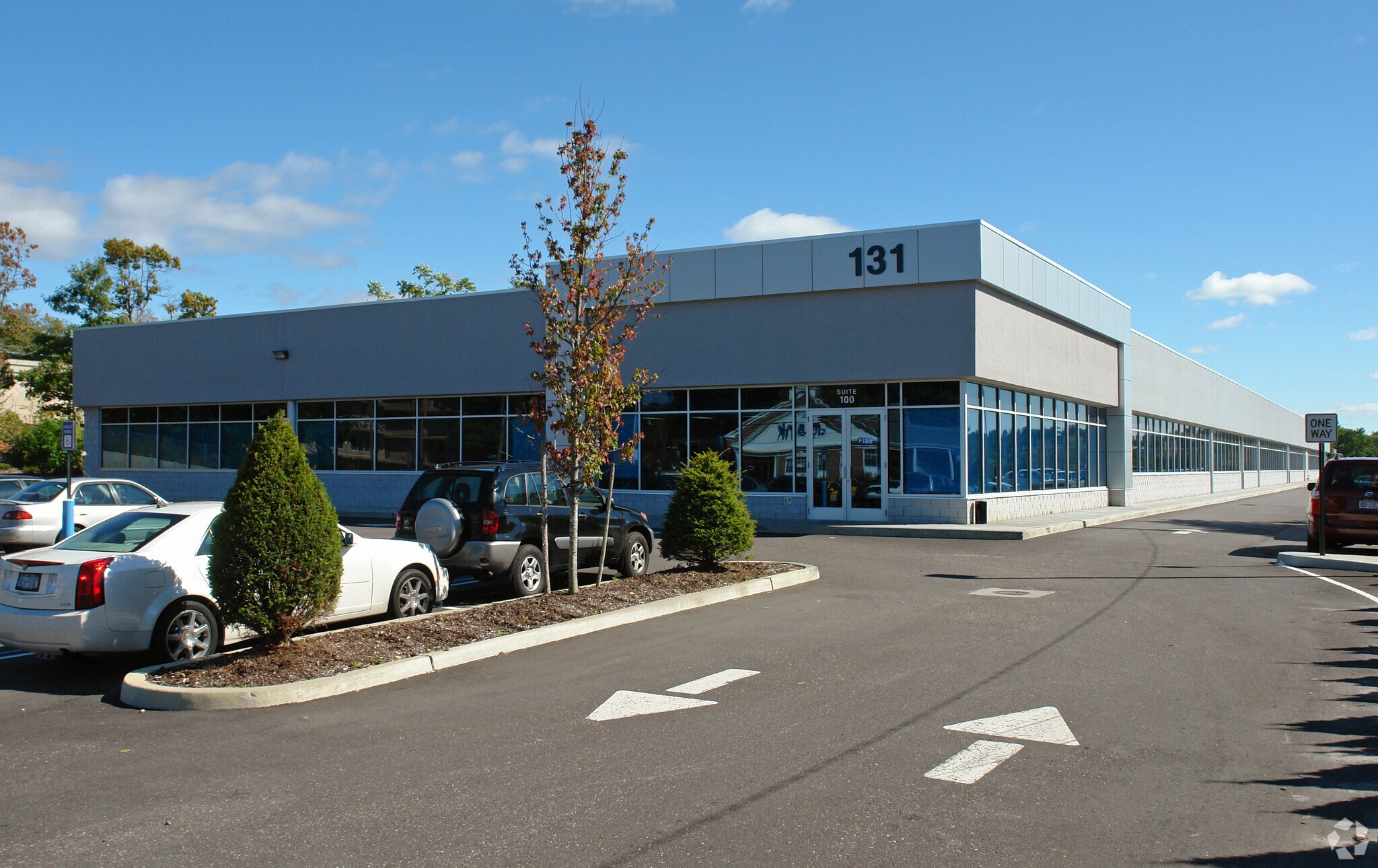 131 Sunnyside Blvd, Plainview, NY à louer Photo de l’immeuble– Image 1 sur 3