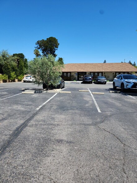 525 W Remington Dr, Sunnyvale, CA à louer - Photo de l’immeuble – Image 2 sur 7