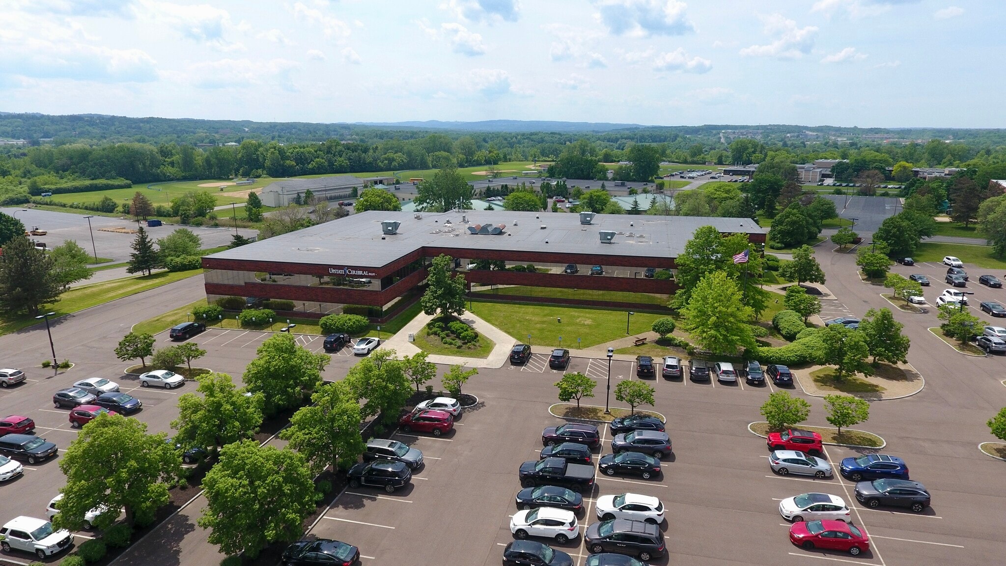 125 Business Park Dr, Utica, NY à louer Photo de l’immeuble– Image 1 sur 2