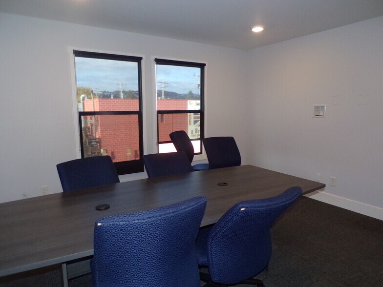 116 E 25th Ave, San Mateo, CA à louer - Photo de l’immeuble – Image 3 sur 11