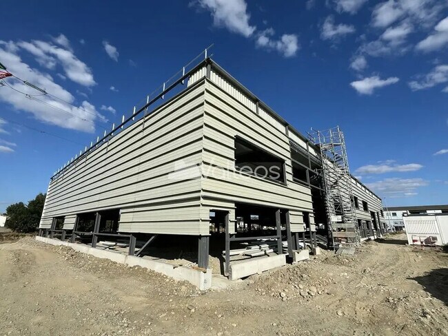 Plus de détails pour Local d’activités à vendre