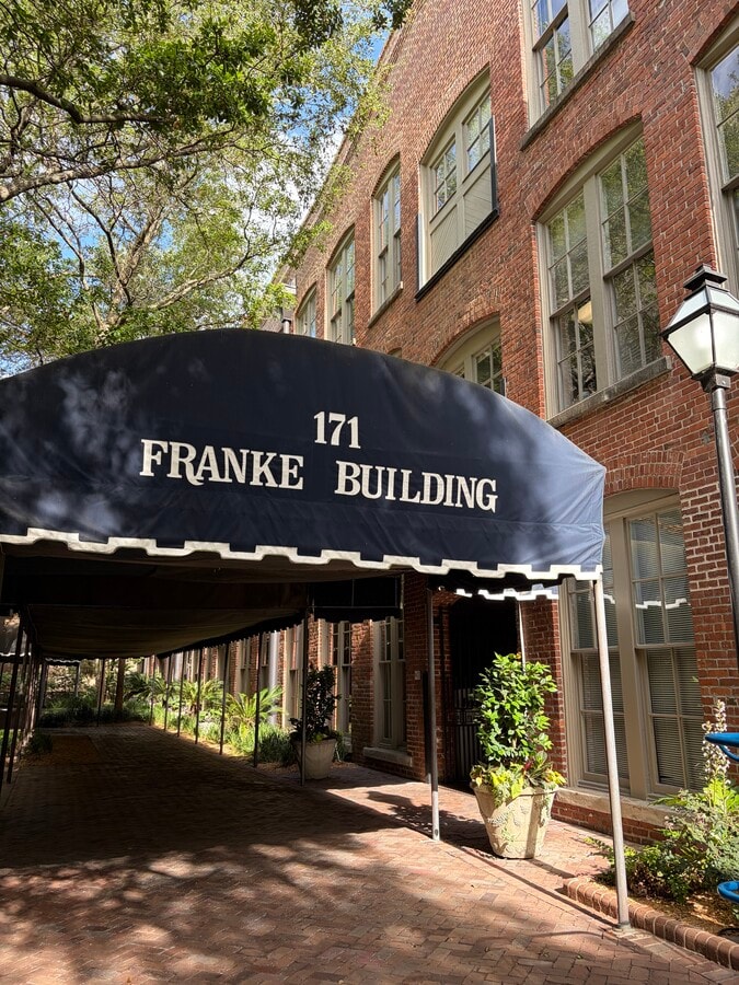 171 Church St, Charleston, SC 29401 - Lot 250 -  - Photo intérieure - Image 1 of 12