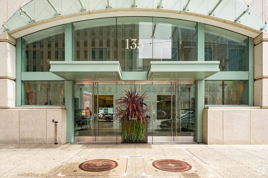 135 Main St, San Francisco, CA à louer - Photo de l’immeuble – Image 3 sur 12