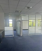 Bureau dans Élancourt à louer Photo intérieure– Image 2 sur 3