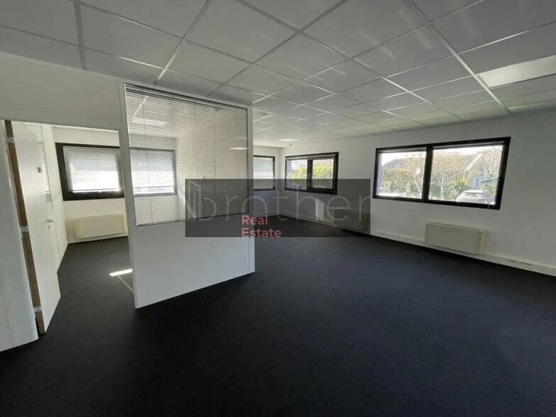 Bureau dans Canéjan à louer - Photo de l’immeuble – Image 1 sur 8