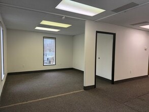 28200 Orchard Lake Rd, Farmington Hills, MI à louer Photo intérieure– Image 2 sur 8