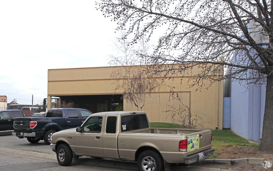 283 Kinney Dr, San Jose, CA à louer - Photo de l’immeuble – Image 2 sur 5