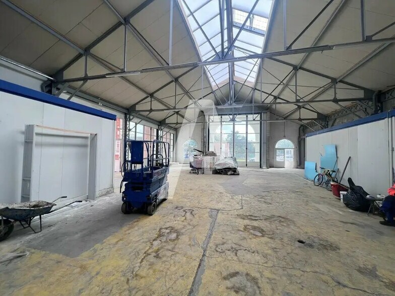 Local d’activités dans Ivry-sur-Seine à louer - Photo de l’immeuble – Image 2 sur 9
