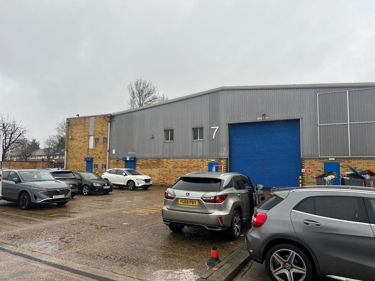 White Hart Ln, Londres à louer Photo de l’immeuble– Image 1 sur 12