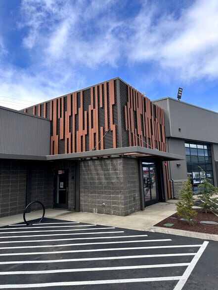 1793 Silverton Rd NE, Salem, OR à louer - Photo de l’immeuble – Image 3 sur 4