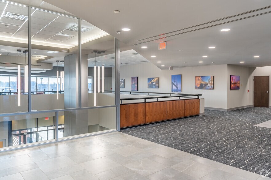 150 Corporate Center Dr, Camp Hill, PA à louer - Hall d’entrée – Image 3 sur 50