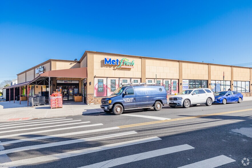 2407-2411 150th St, Whitestone, NY à vendre - Photo de l’immeuble – Image 2 sur 7