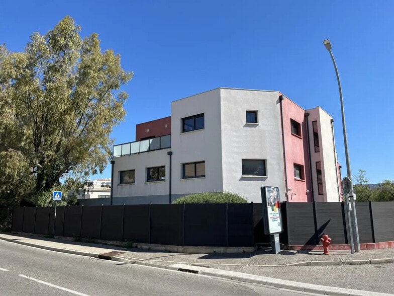Bureau dans La Seyne-sur-Mer à vendre - Photo de l’immeuble – Image 1 sur 10