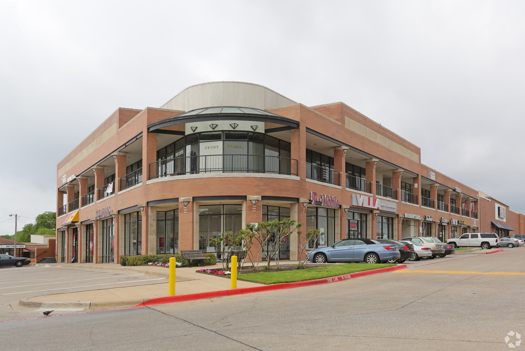 1000-1100 W Arkansas Ln, Arlington, TX à louer Photo de l’immeuble– Image 1 sur 4