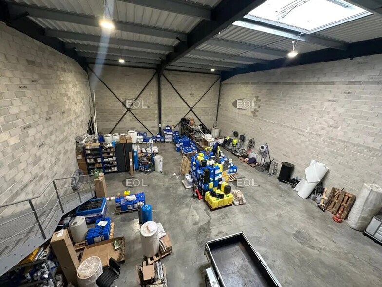 Local d’activités dans Meyreuil à louer - Photo de l’immeuble – Image 1 sur 8