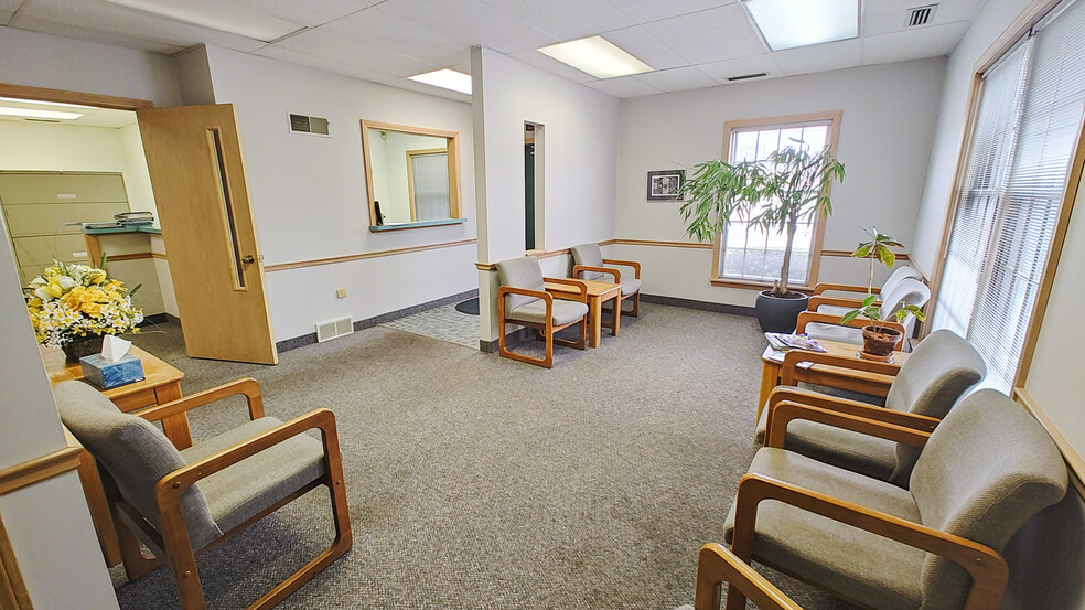 4442 Logan Way, Youngstown, OH à vendre - Photo de l’immeuble – Image 3 sur 10