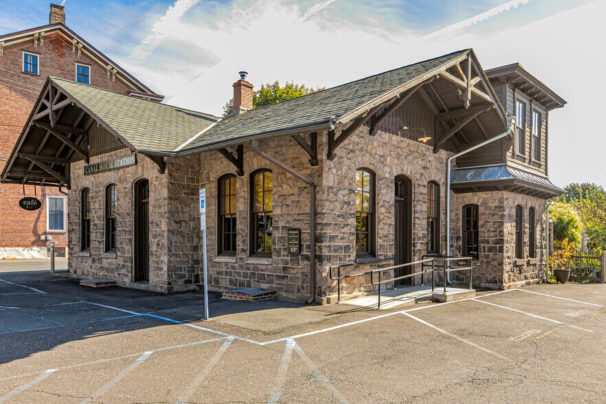 2 Bridge St, Milford, NJ à vendre - Photo de l’immeuble – Image 2 sur 51