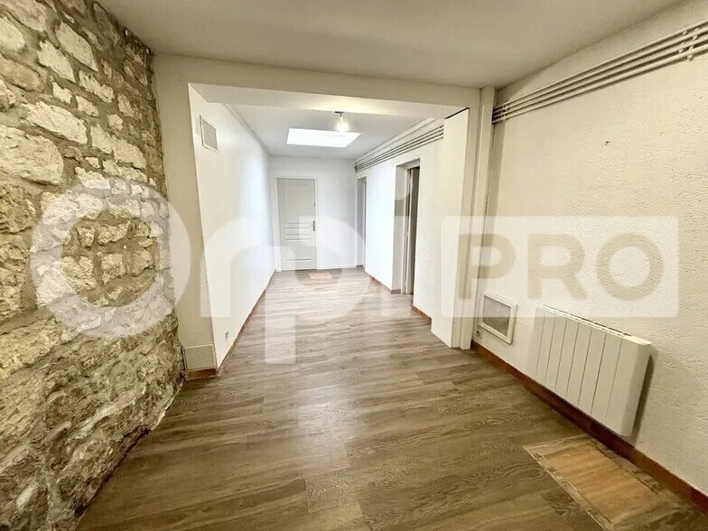Local commercial dans Compiègne à louer - Photo de l’immeuble – Image 2 sur 5