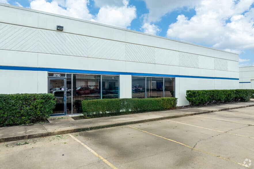 2748-2758 Bingle Rd, Houston, TX à louer - Photo de l’immeuble – Image 3 sur 18