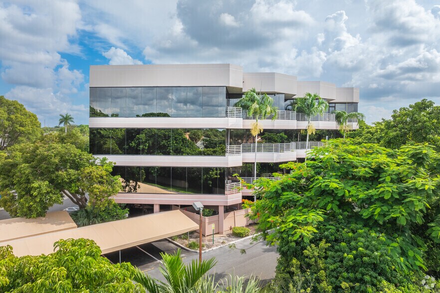 7700 W Camino Real, Boca Raton, FL à vendre - Photo principale – Image 1 sur 13