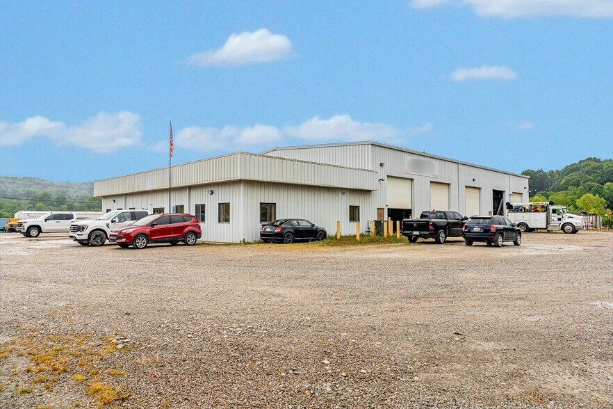 Industrial Investment on 86 +/- AC portefeuille de 2 biens à vendre sur LoopNet.fr - Photo de l’immeuble – Image 2 sur 65