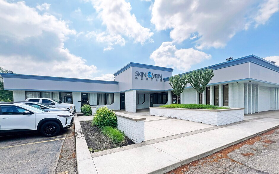 10982-10992 Middlebelt Rd, Livonia, MI à vendre - Photo de l’immeuble – Image 1 sur 10