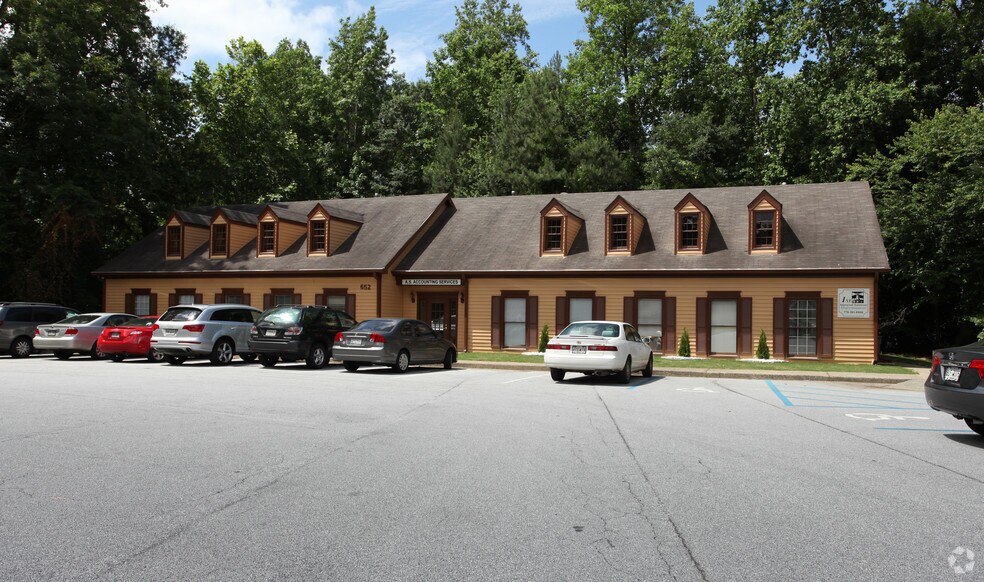 652 Exchange Pl, Lilburn, GA à louer - Photo de l’immeuble – Image 3 sur 13