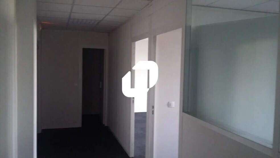 Bureau dans Rosny-sous-Bois à louer - Photo de l’immeuble – Image 3 sur 6