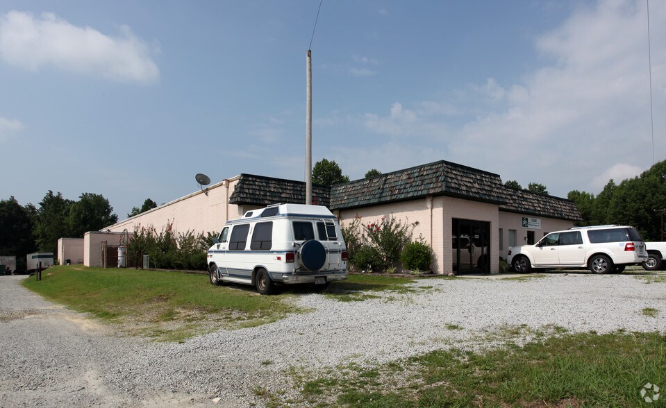 2309 Dunmore Ct, High Point, NC à louer - Photo principale – Image 2 sur 6