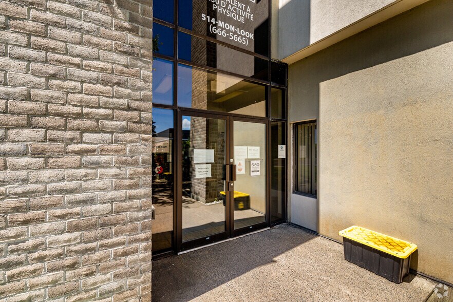 160 Boul De Montarville, Boucherville, QC à louer - Photo de l’immeuble – Image 3 sur 4