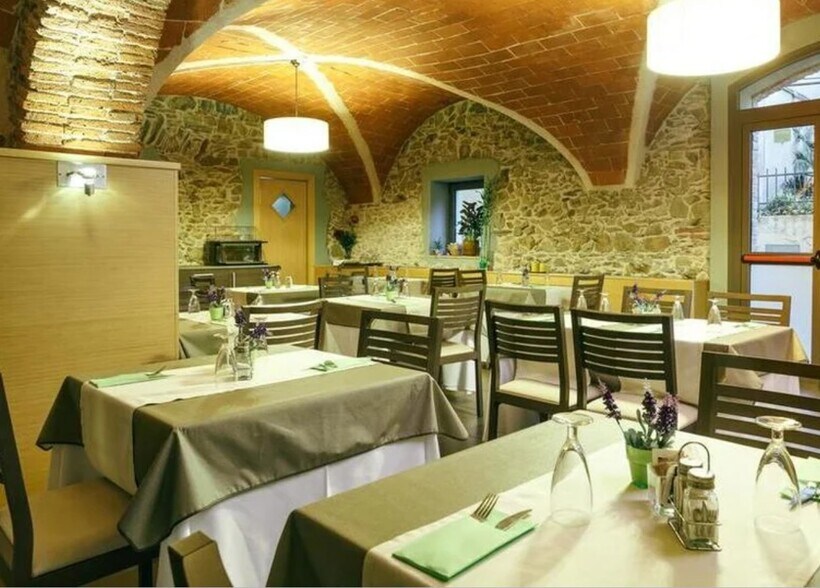 Plaça L'església, 5, Garriguella, Gerona à vendre - Photo intérieure – Image 3 sur 7
