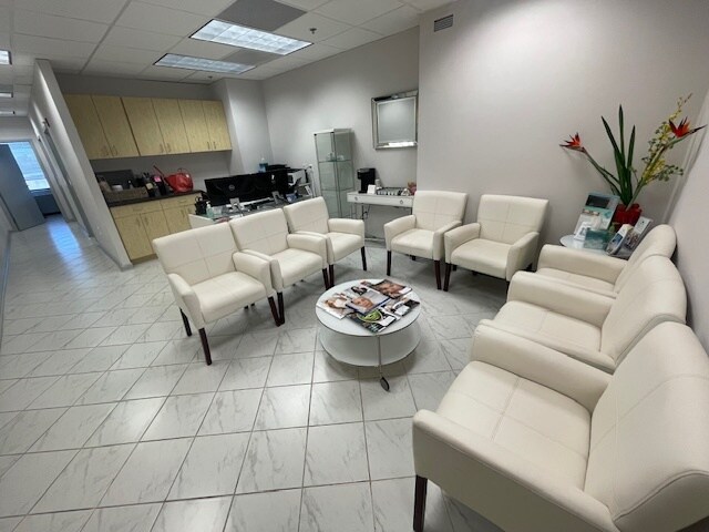 5530 Wisconsin Ave, Chevy Chase, MD à louer - Photo intérieure – Image 2 sur 24