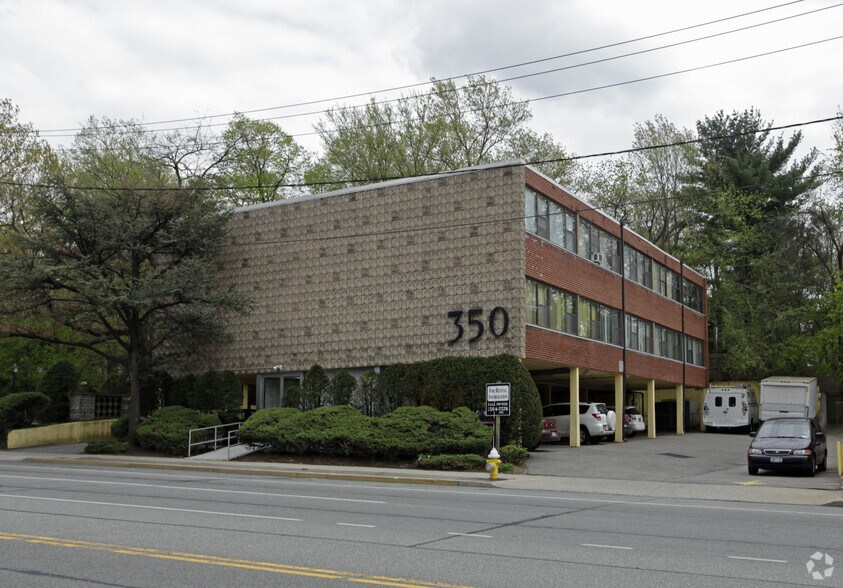 350 Northern Blvd, Great Neck, NY à louer - Photo de l’immeuble – Image 2 sur 25