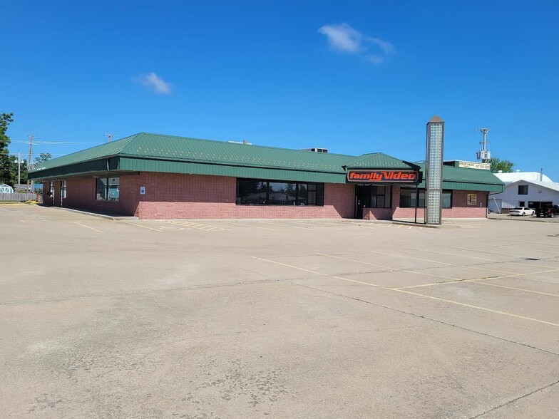 204 N Roche St, Knoxville, IA à louer - Photo de l’immeuble – Image 2 sur 4