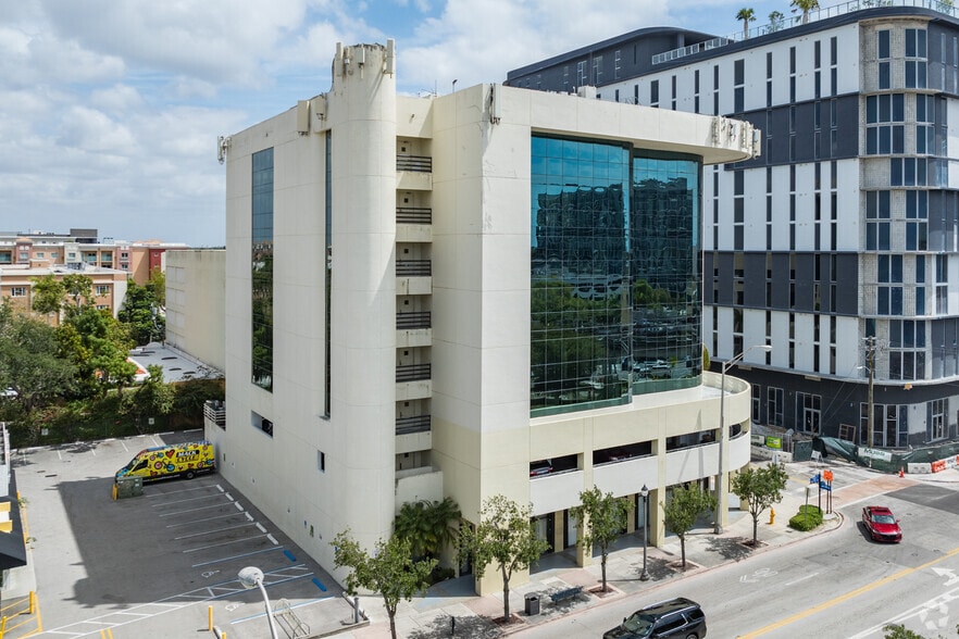 5975 Sunset Dr, Miami, FL à louer - Photo de l’immeuble – Image 3 sur 26