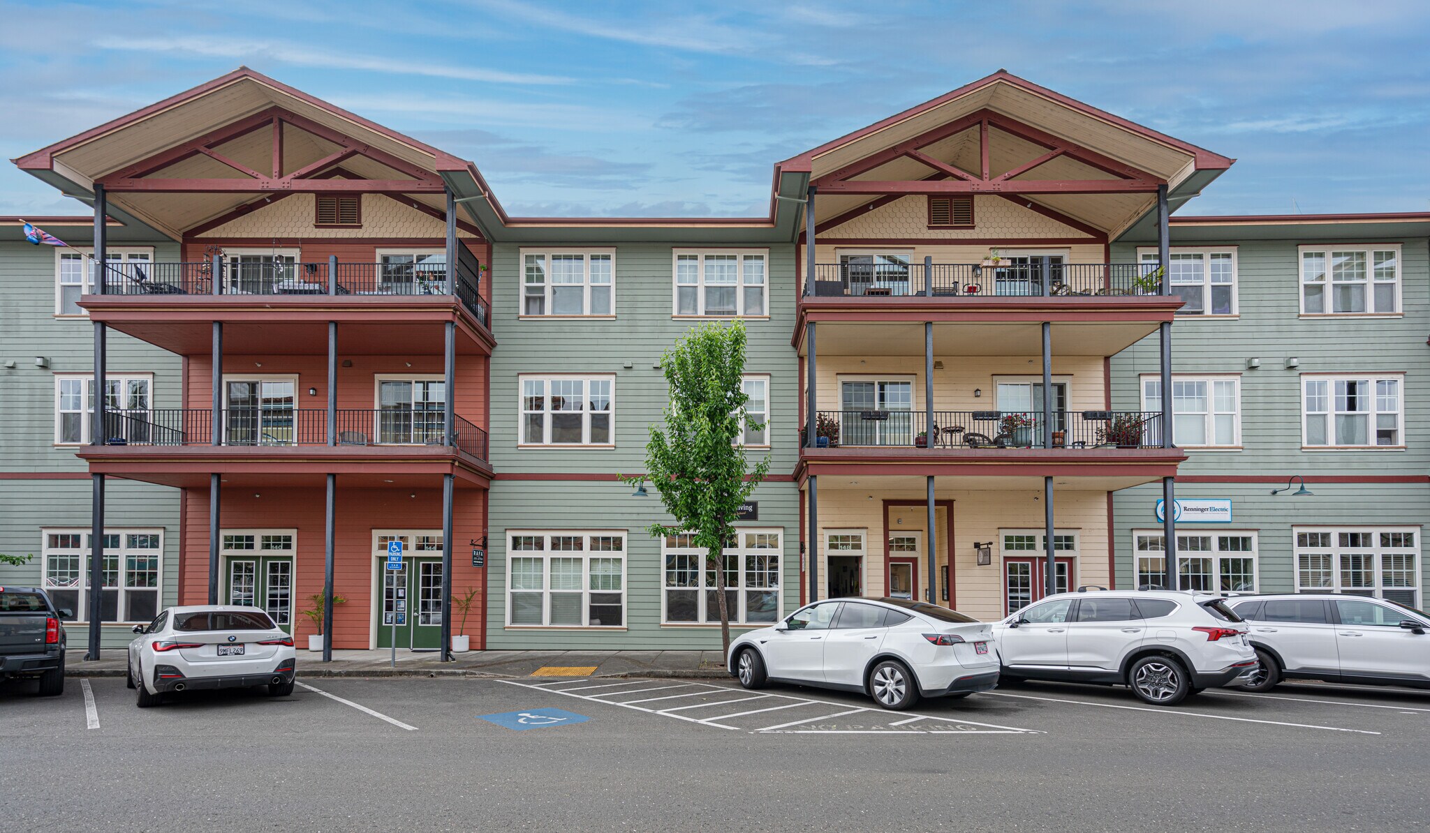 148 Johnson St, Windsor, CA à vendre Photo principale– Image 1 sur 38