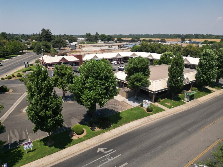1747 Live Oak Blvd, Yuba City, CA à vendre - Photo de l’immeuble – Image 3 sur 10
