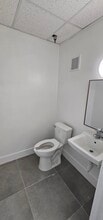 7200-7256 NW 31st St, Miami, FL à louer Photo intérieure– Image 2 sur 5