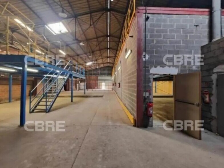 Local d'activités dans Noisy-le-Sec à vendre - Photo de l’immeuble – Image 2 sur 7