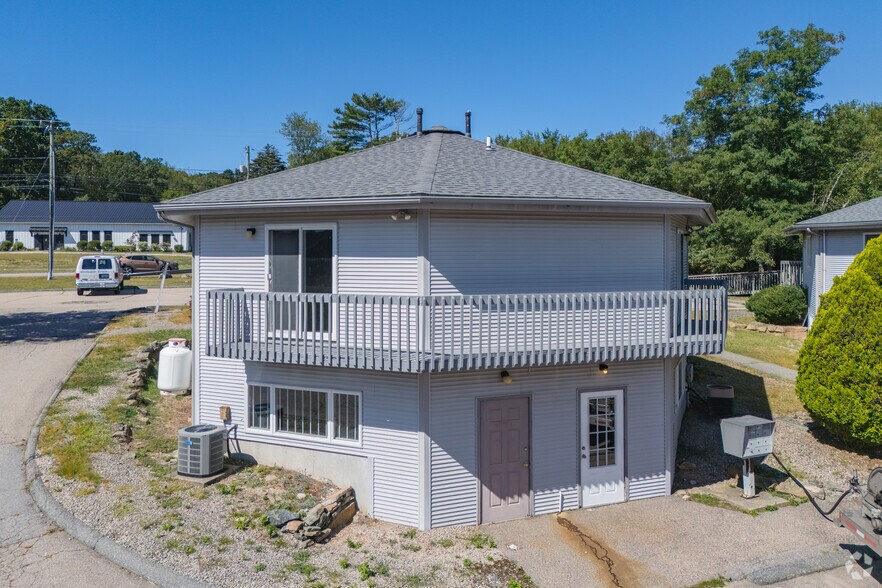 82 Norwich Westerly Rd, North Stonington, CT à vendre - Photo principale – Image 1 sur 1
